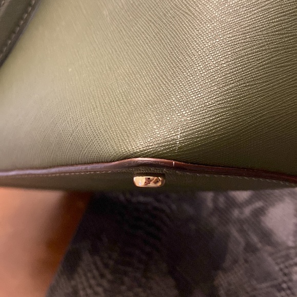 Kate spade tote , rare dark green . Excellent condition with matching wallet. - Picture 4 of 14